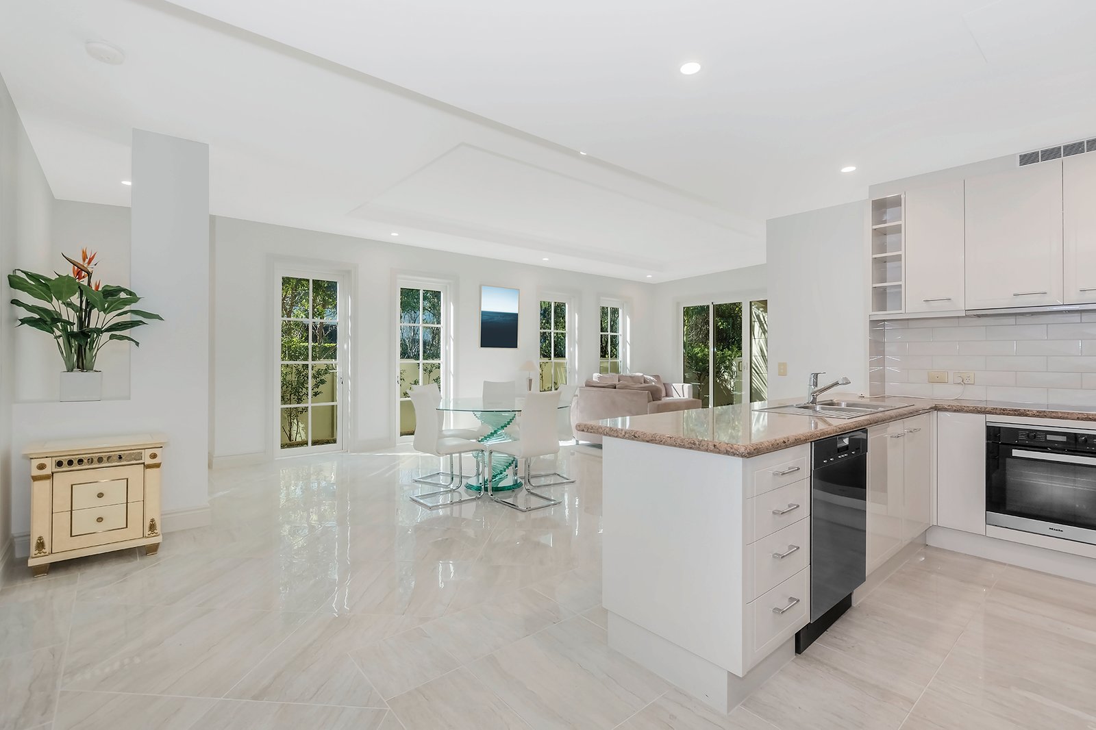 5/42-44 Brighton Parade SOUTHPORT 3