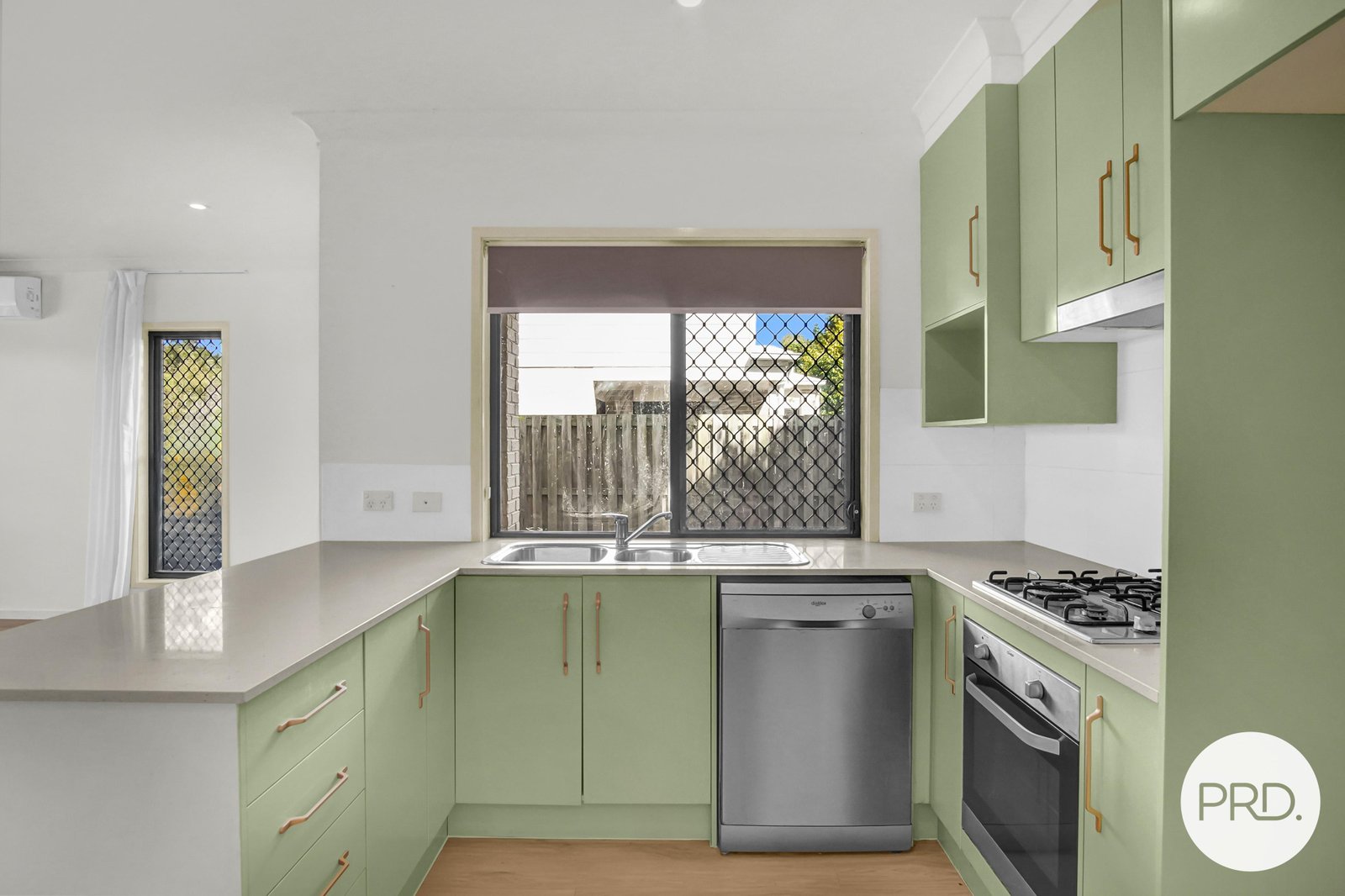 54/30 MERCURY Parade MANGO HILL 6