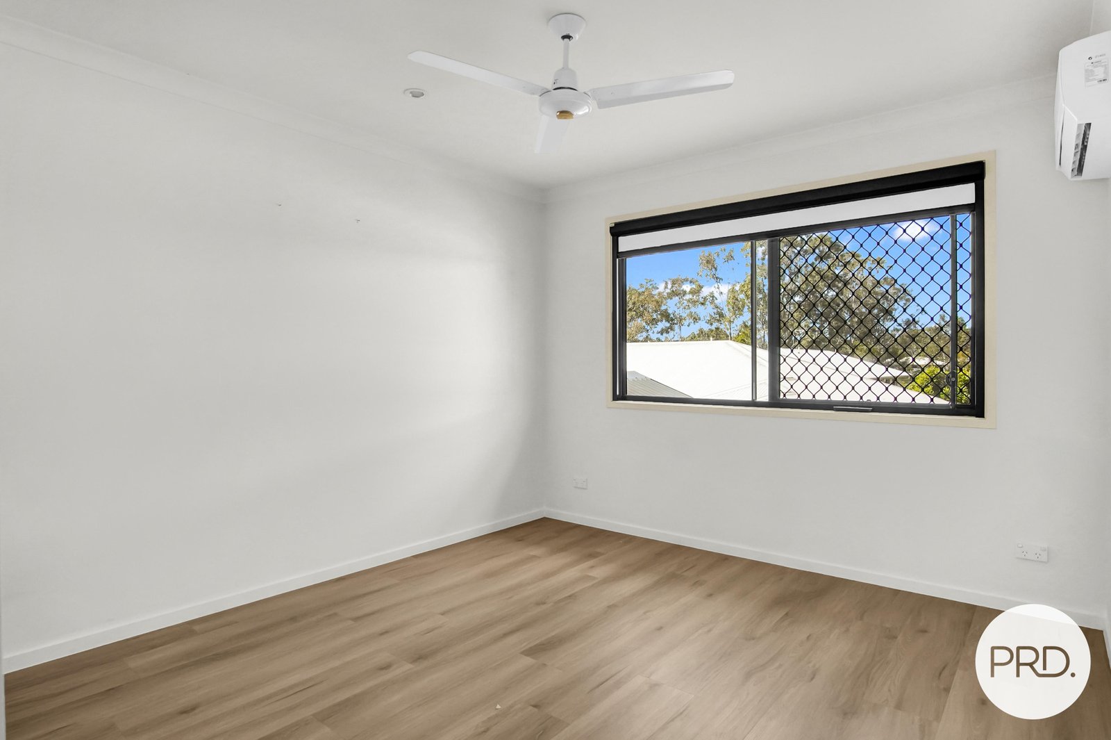 54/30 MERCURY Parade MANGO HILL 9