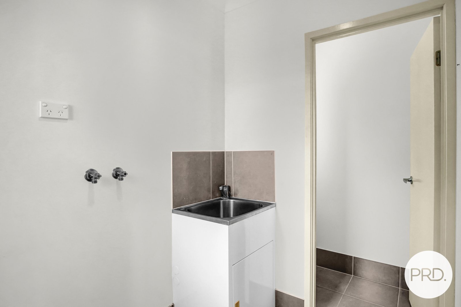 54/30 MERCURY Parade MANGO HILL 14