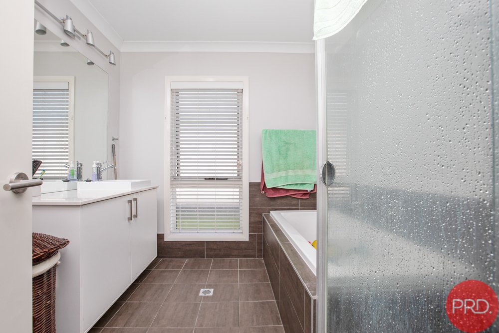 544 Oakhampton Road ABERGLASSLYN 11