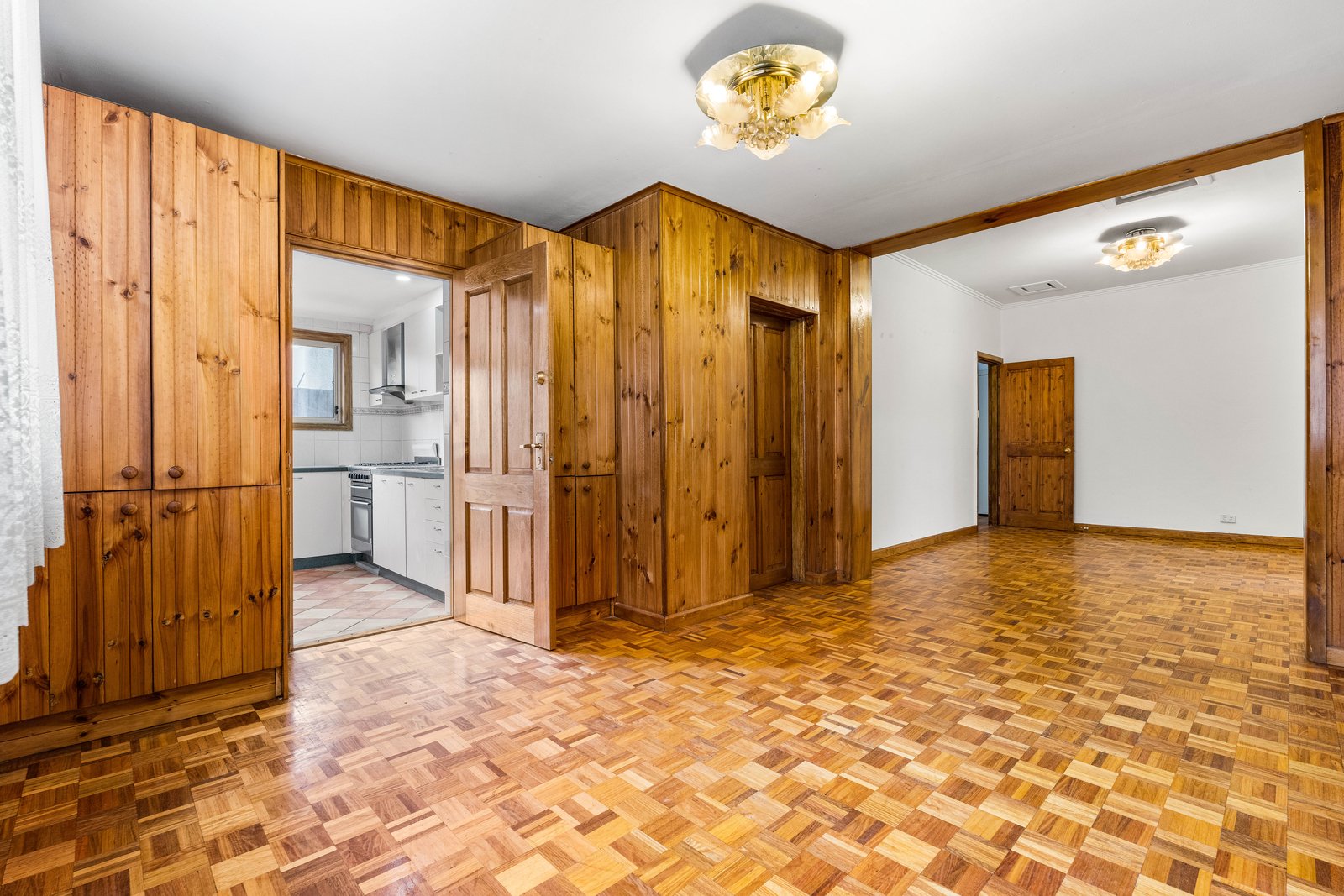 Gallery: 545 Centre Road