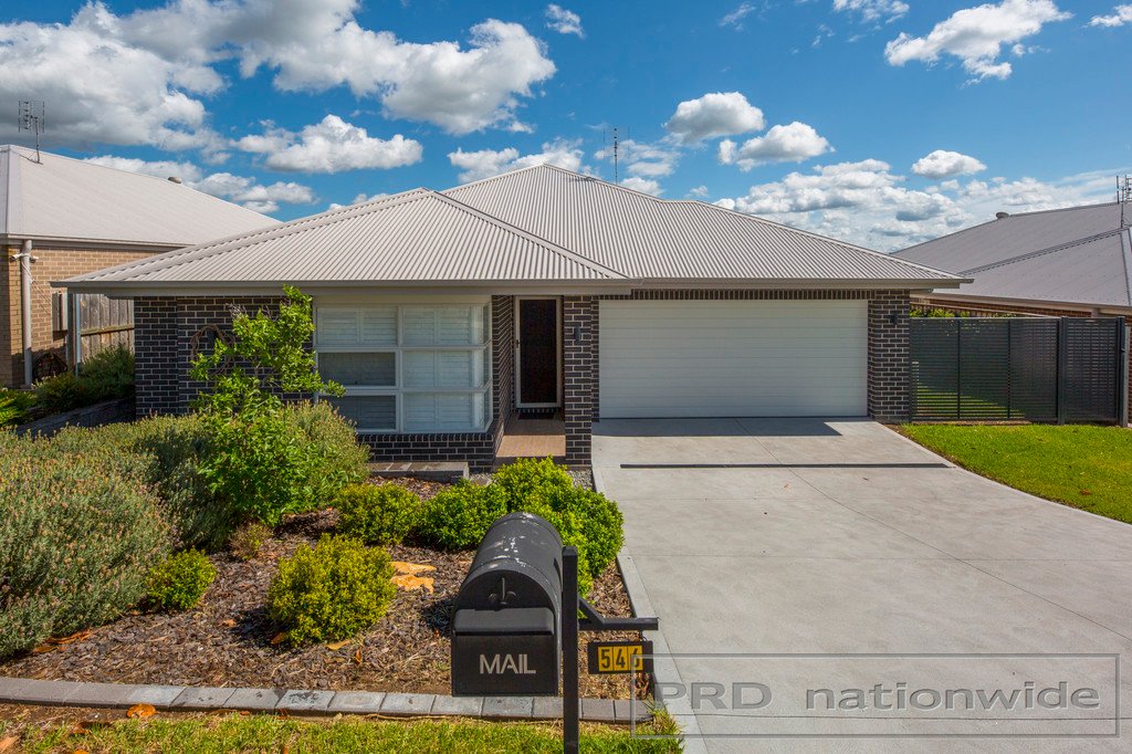 546 Oakhampton Road ABERGLASSLYN 1