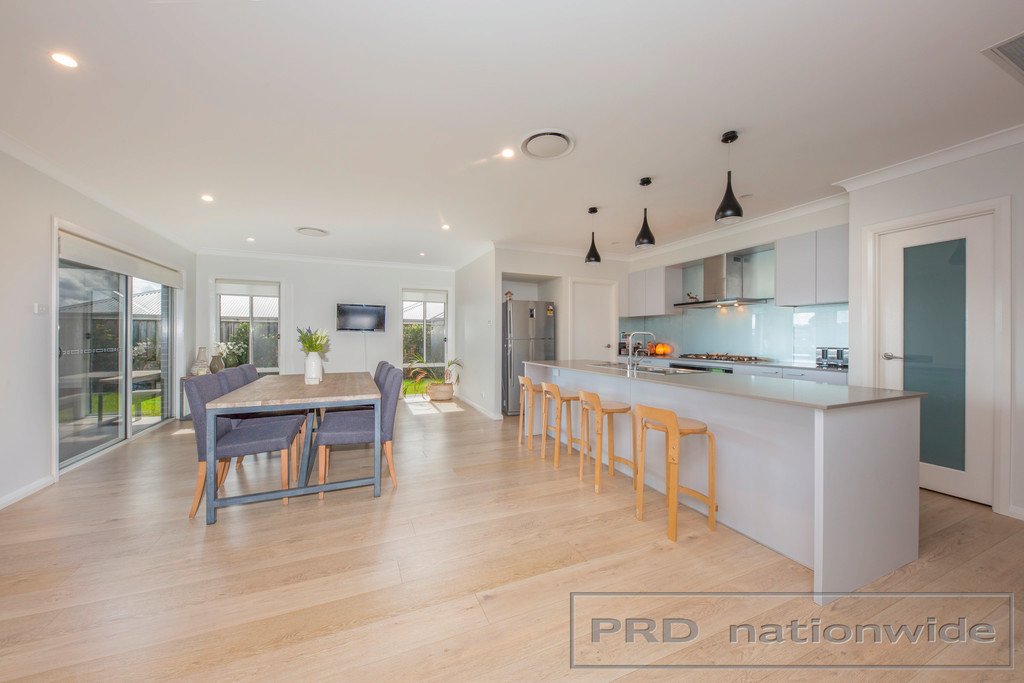 546 Oakhampton Road ABERGLASSLYN 5