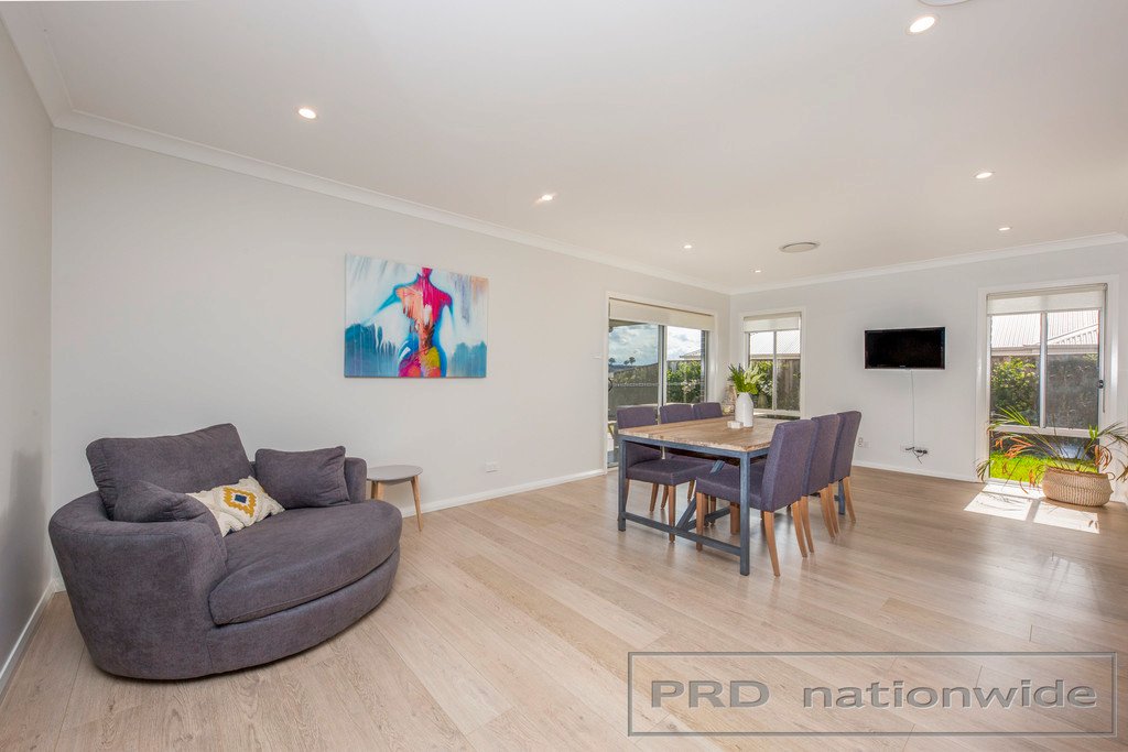 546 Oakhampton Road ABERGLASSLYN 6