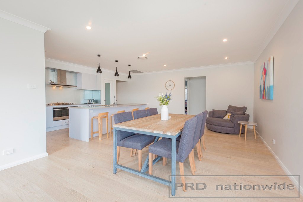 546 Oakhampton Road ABERGLASSLYN 10