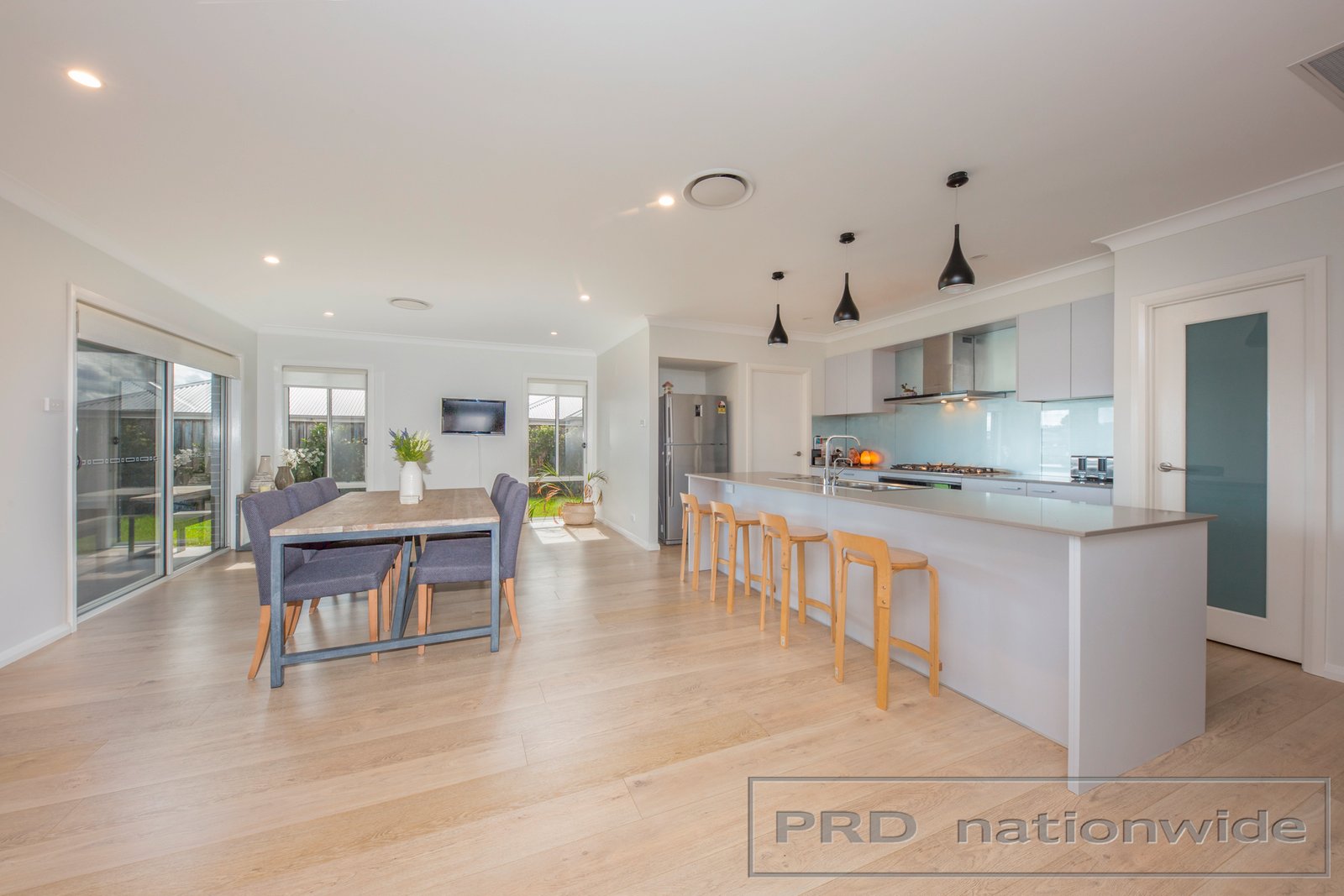 546 Oakhampton Road ABERGLASSLYN 5