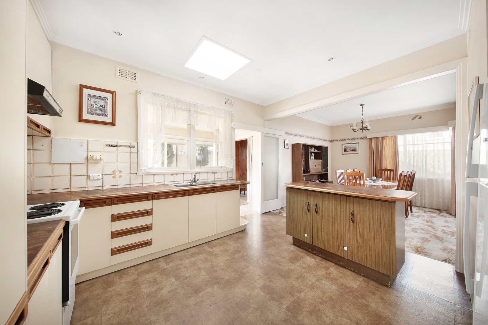 Gallery: 547 Centre Road