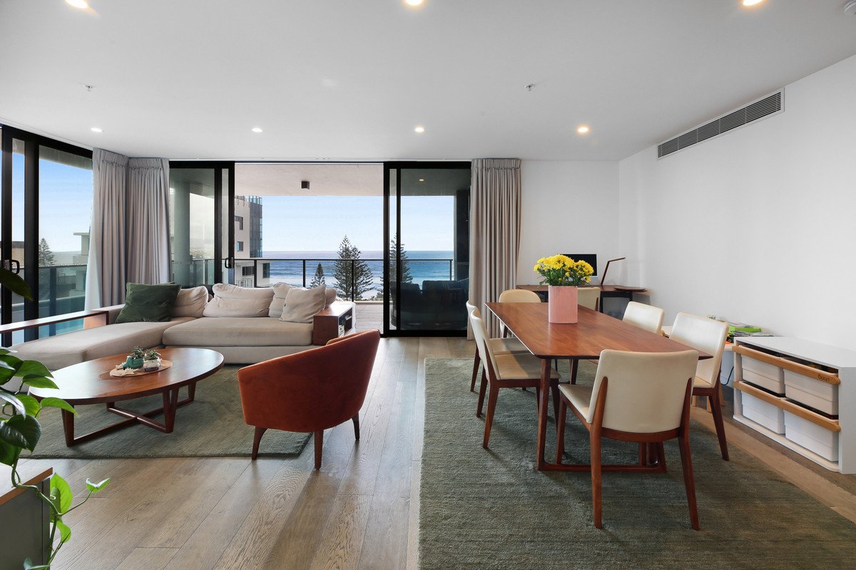 54/72 The Esplanade Burleigh Heads 6