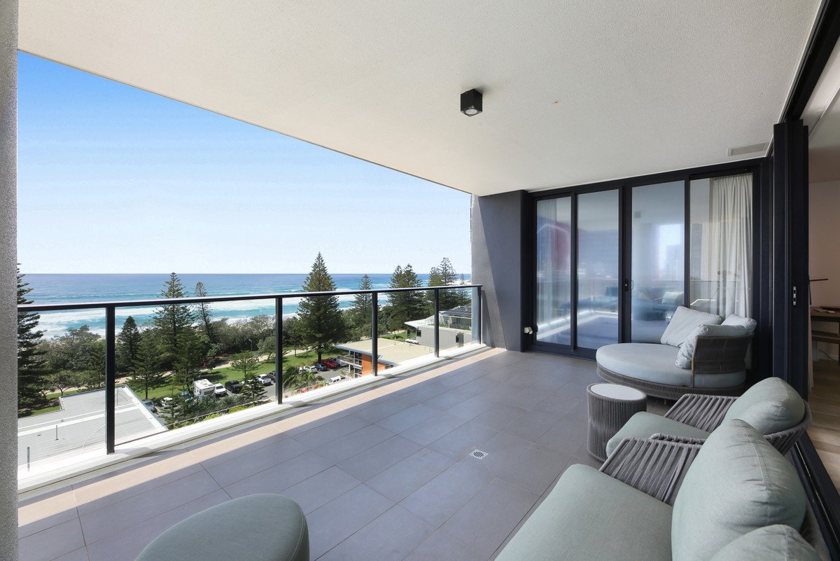 54/72 The Esplanade Burleigh Heads 11
