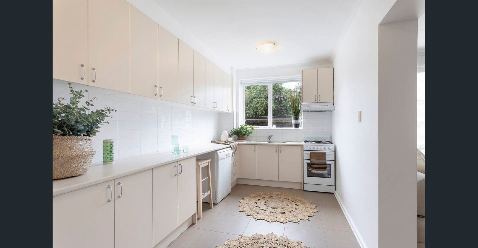 Gallery: 5/48-50 Hotham Street