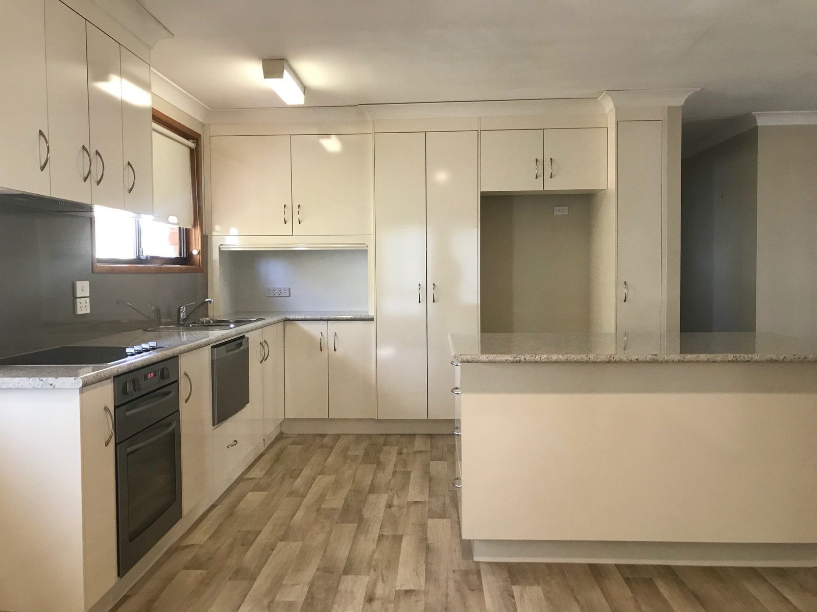 55 Amaroo  HILLVUE 7