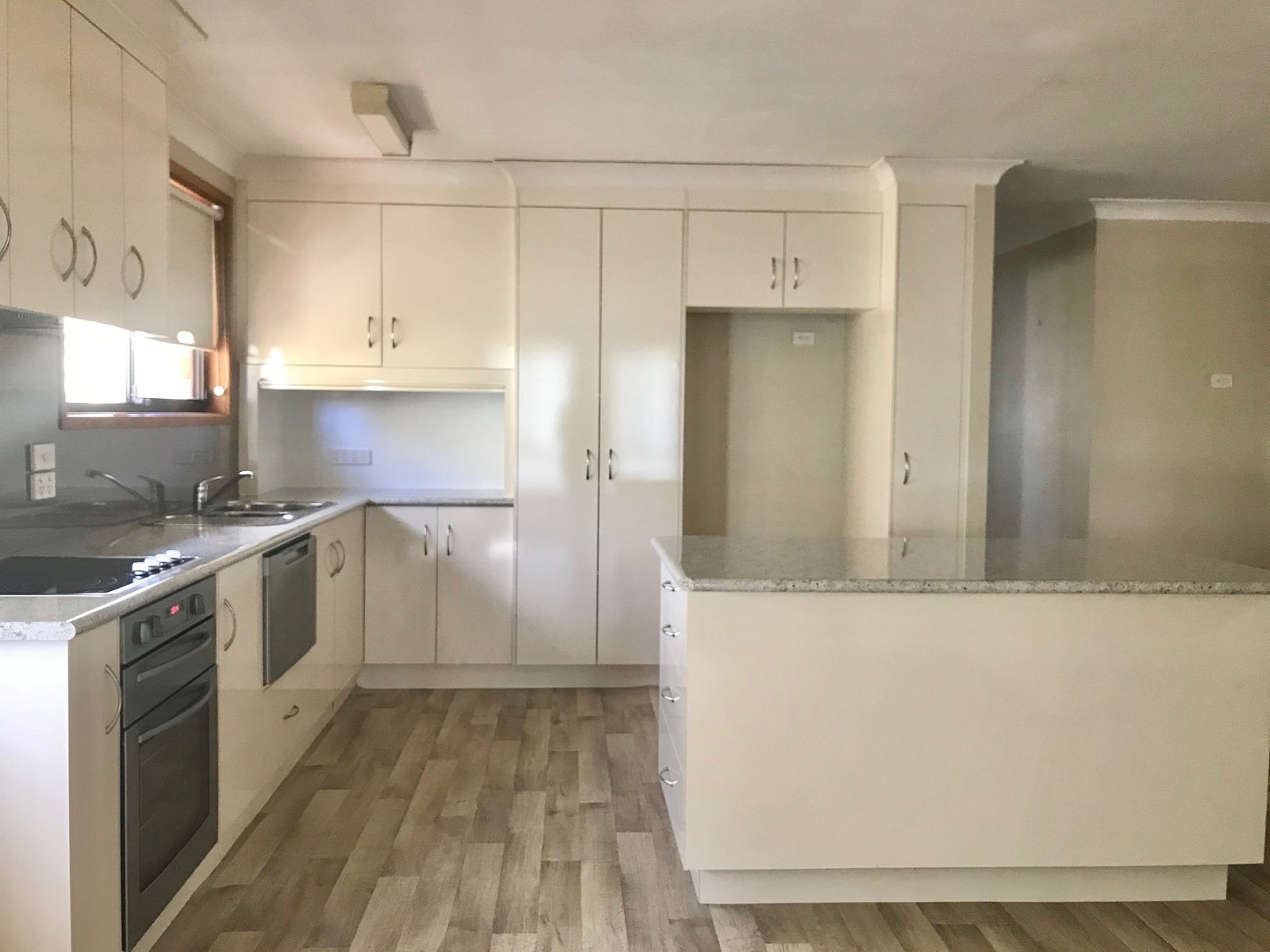 55 Amaroo  HILLVUE 12