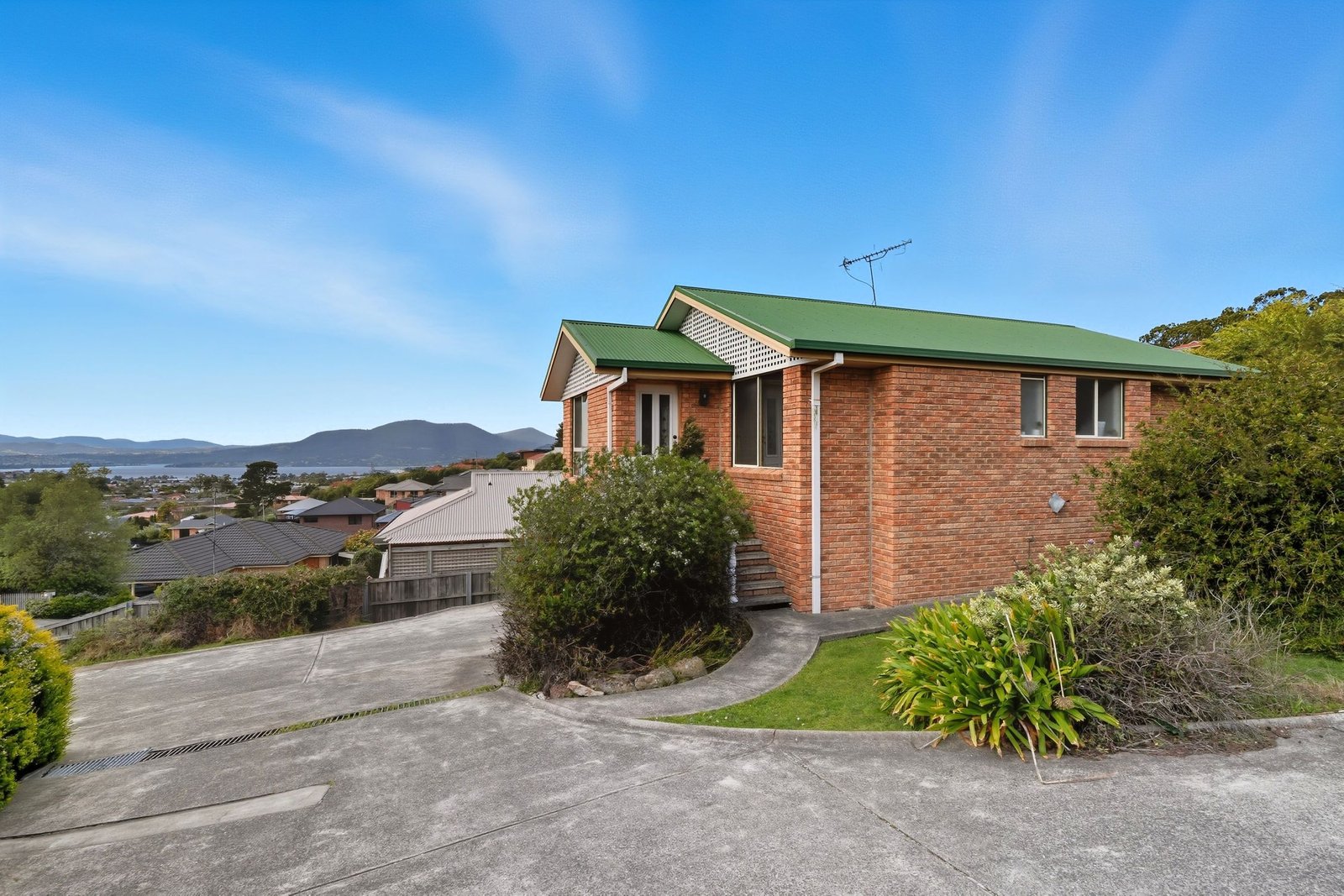 5/5 Anita Place GLENORCHY 2