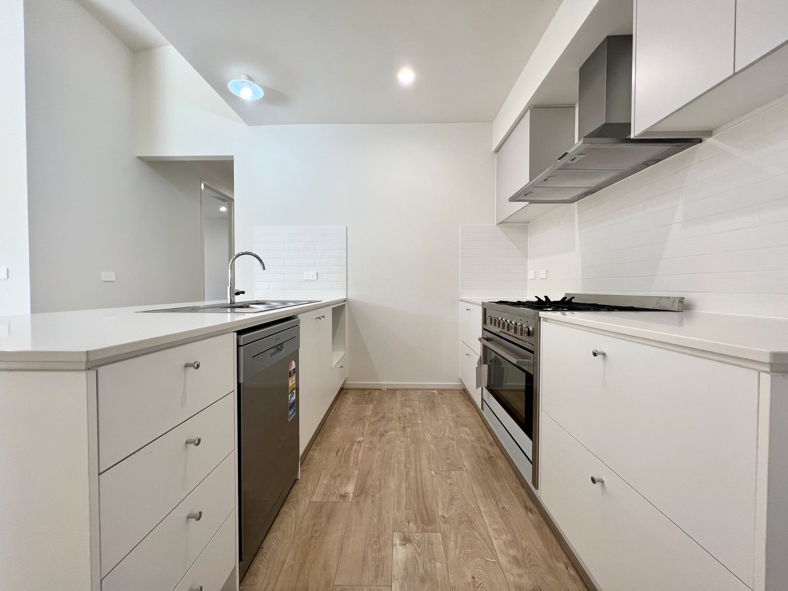 Gallery: 55 Callistemon Circuit