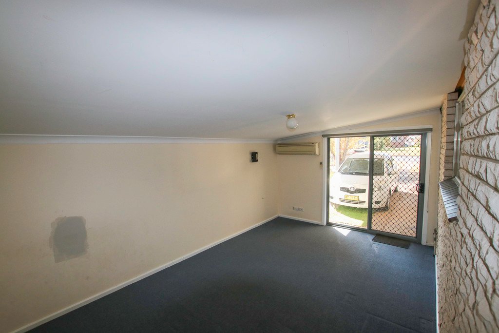 55 Dalhunty Street TUMUT 10