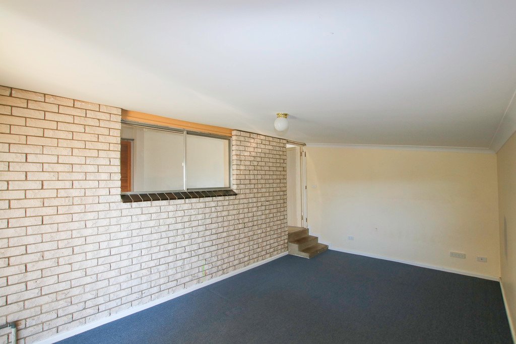 55 Dalhunty Street TUMUT 11