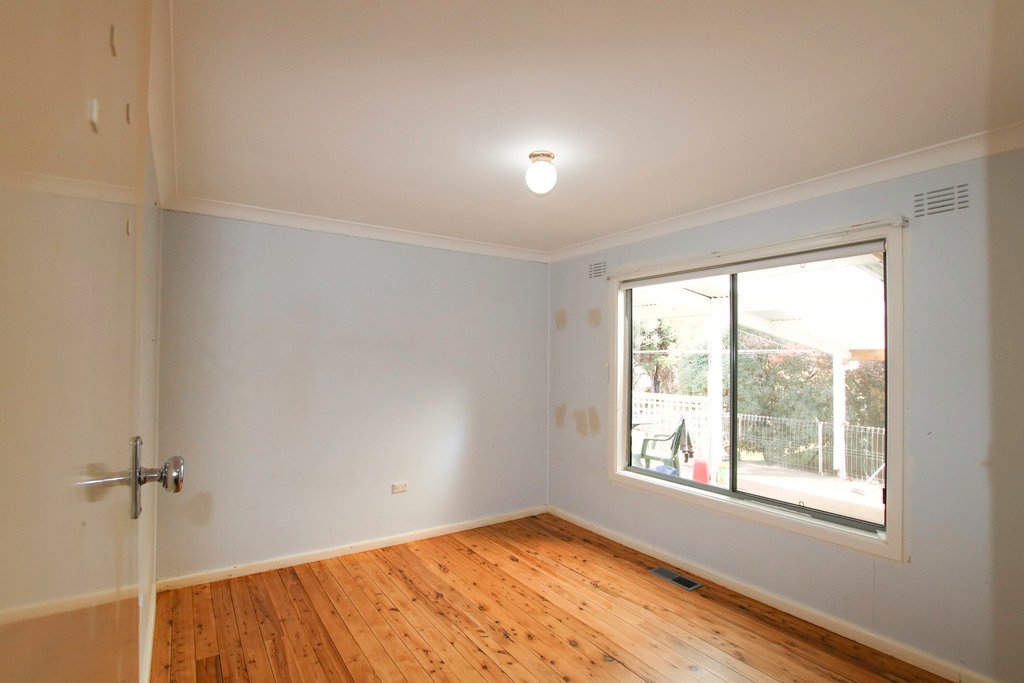 55 Dalhunty Street TUMUT 17