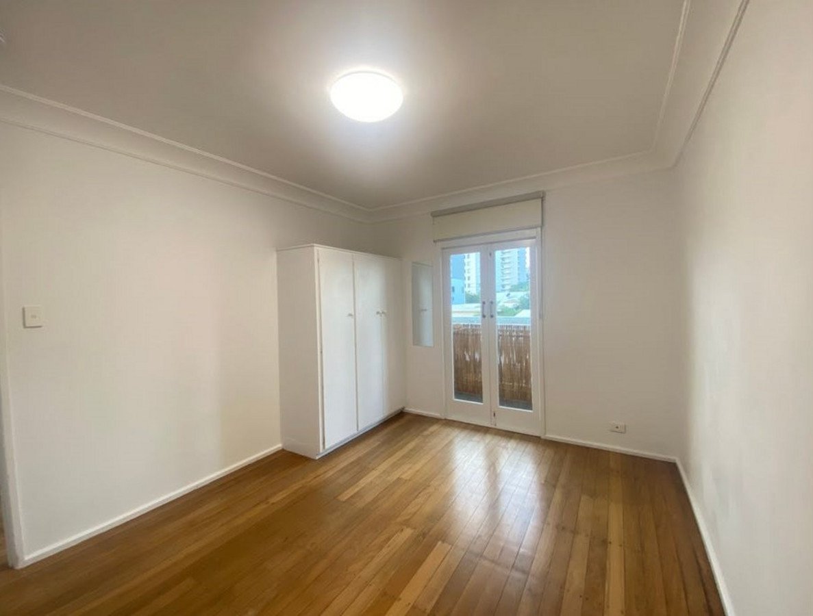 5/5 Elder Entrance Burleigh Heads 5