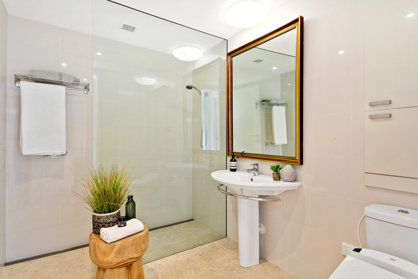 55 Esplanade  MARGATE 18