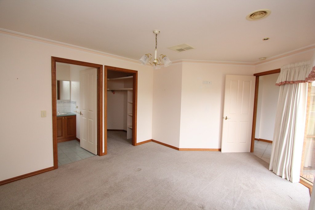 55 Grandview Grove WENDOUREE 2