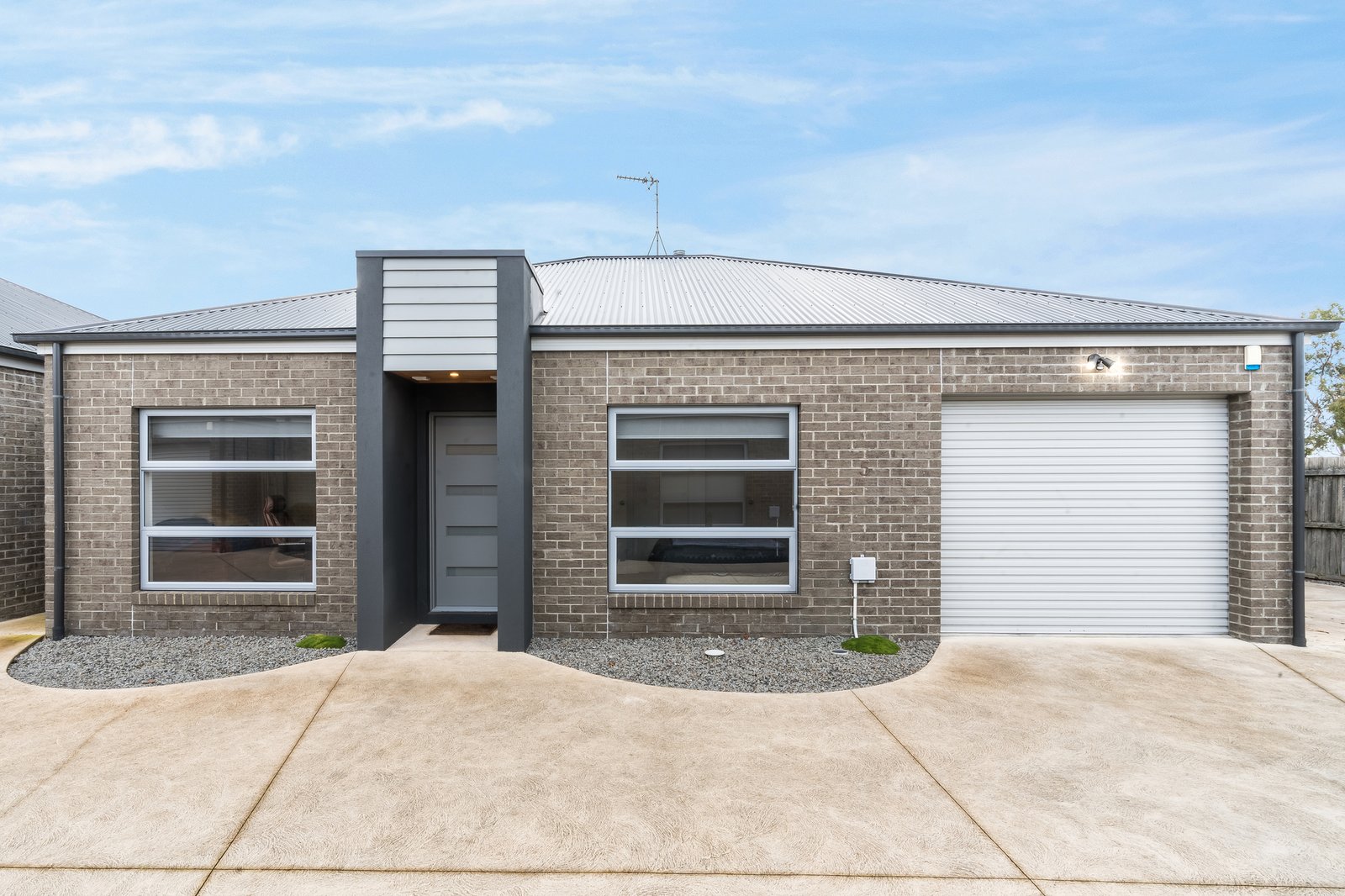 Gallery: 5/5 Helms Street
