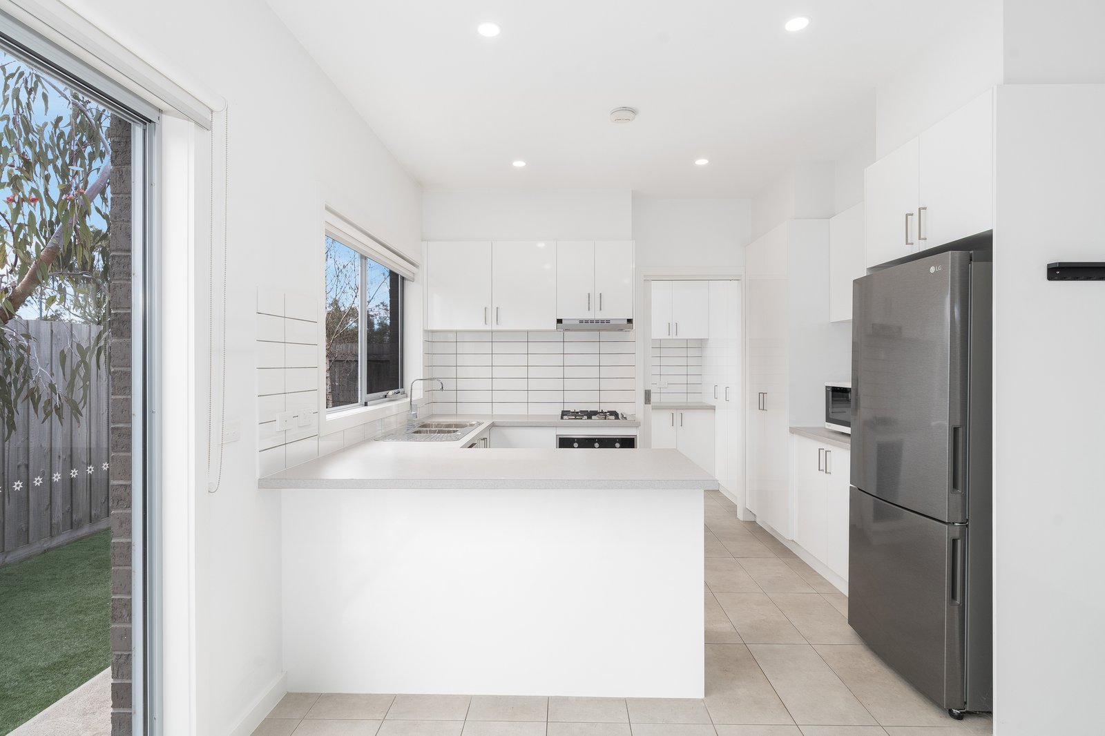 Gallery: 5/5 Helms Street