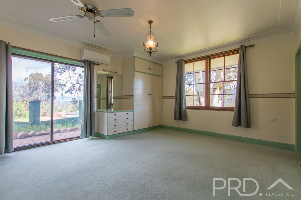 55 Howick Street TUMUT 6