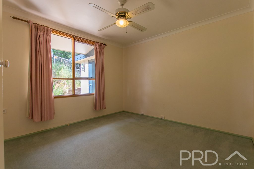 55 Howick Street TUMUT 8