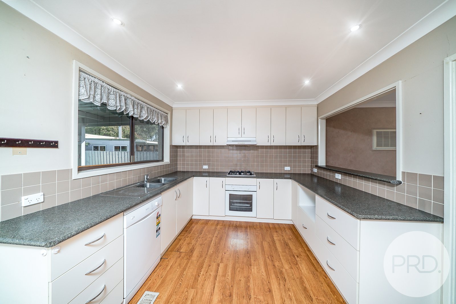 55 Jasmin Crescent LAKE ALBERT 5