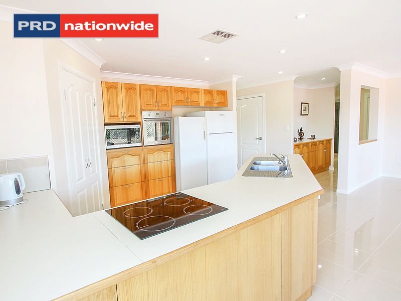 55 Maddever Road BOORAL 8