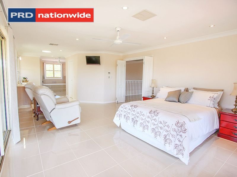 55 Maddever Road BOORAL 18