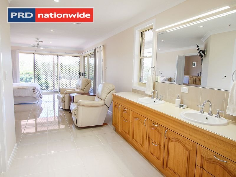 55 Maddever Road BOORAL 21