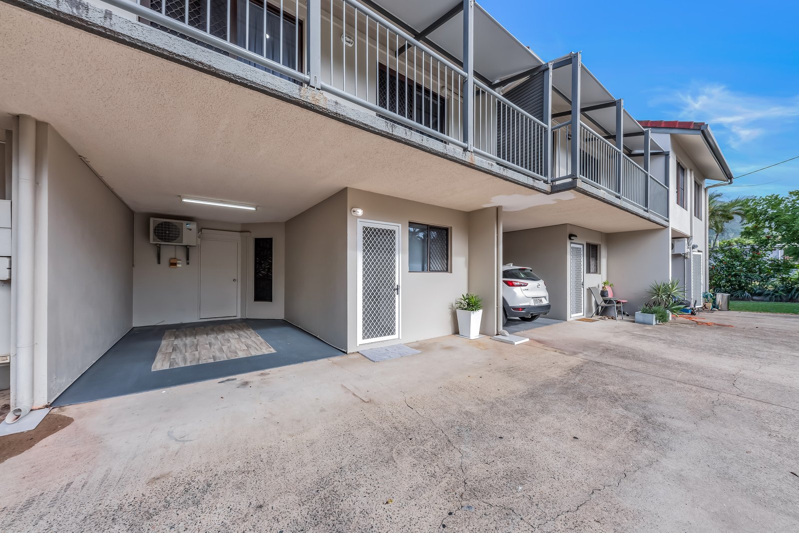 5/5 Pleasant Drive CANNONVALE 19