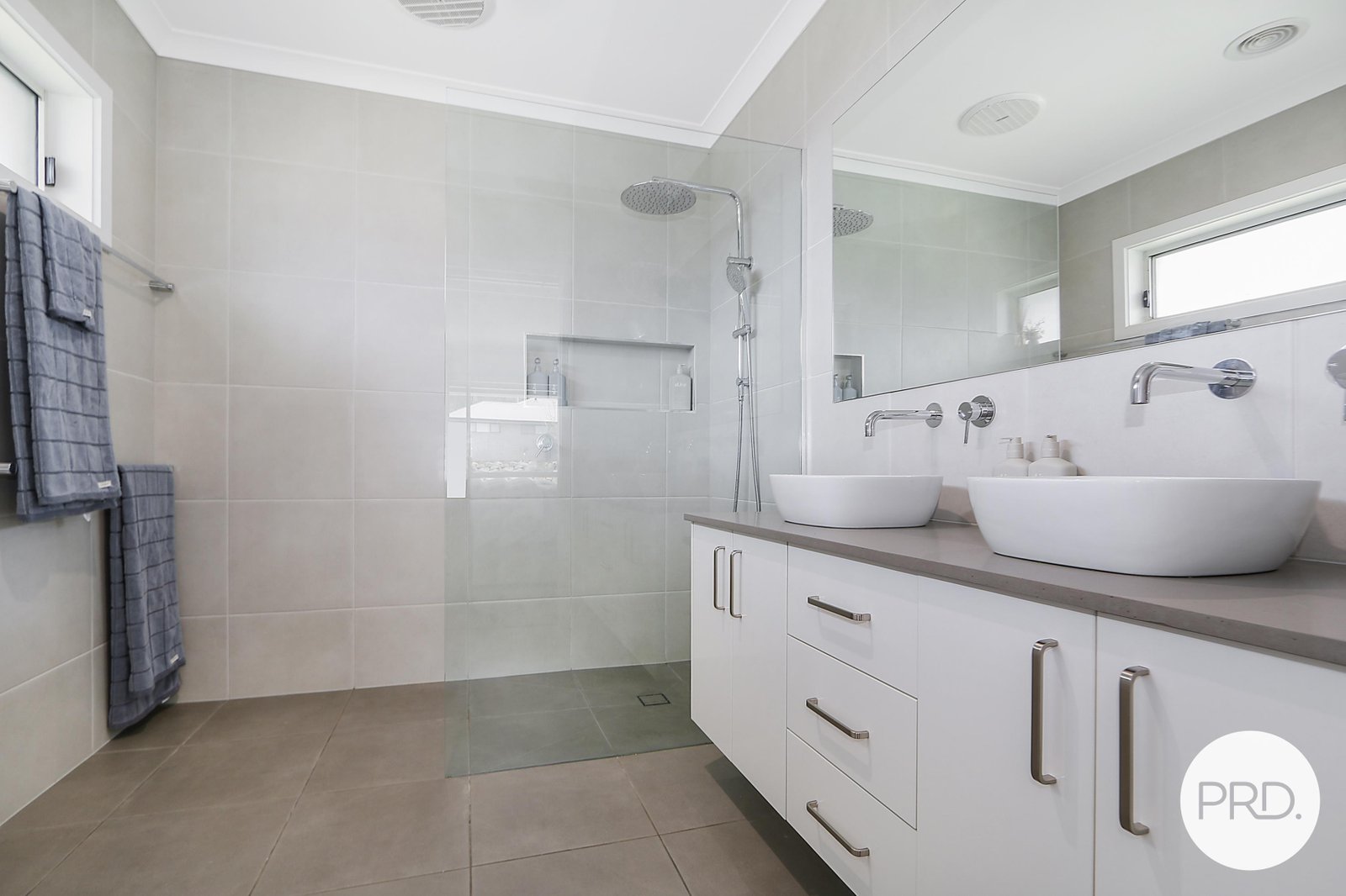 55 Southgate Drive LENEVA 11