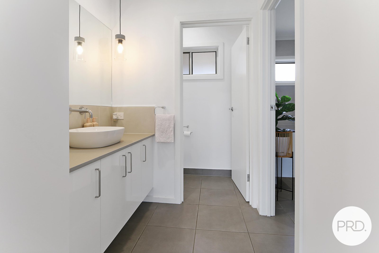55 Southgate Drive LENEVA 15