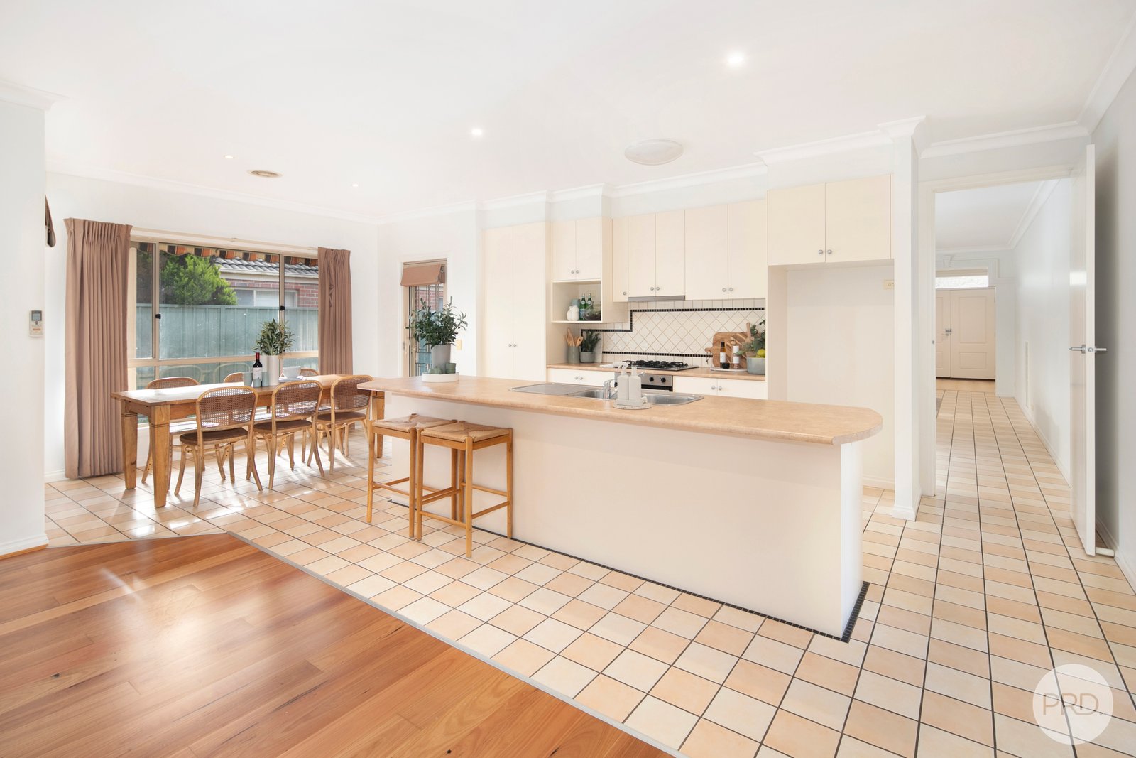 55 St Michaels Place LAKE GARDENS 8