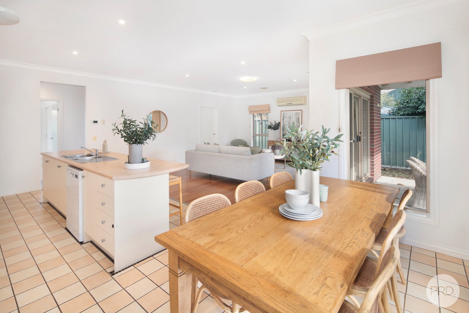 55 St Michaels Place LAKE GARDENS 9