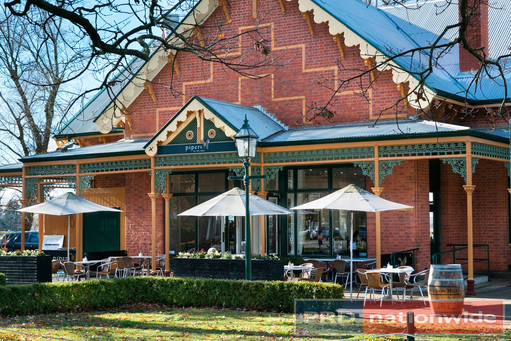 55 St Michaels Place LAKE GARDENS 10