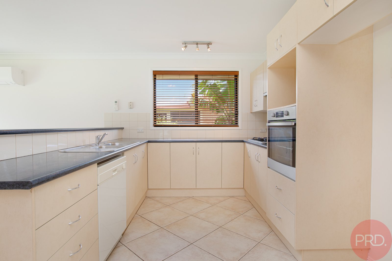 55 Streeton Drive METFORD 4