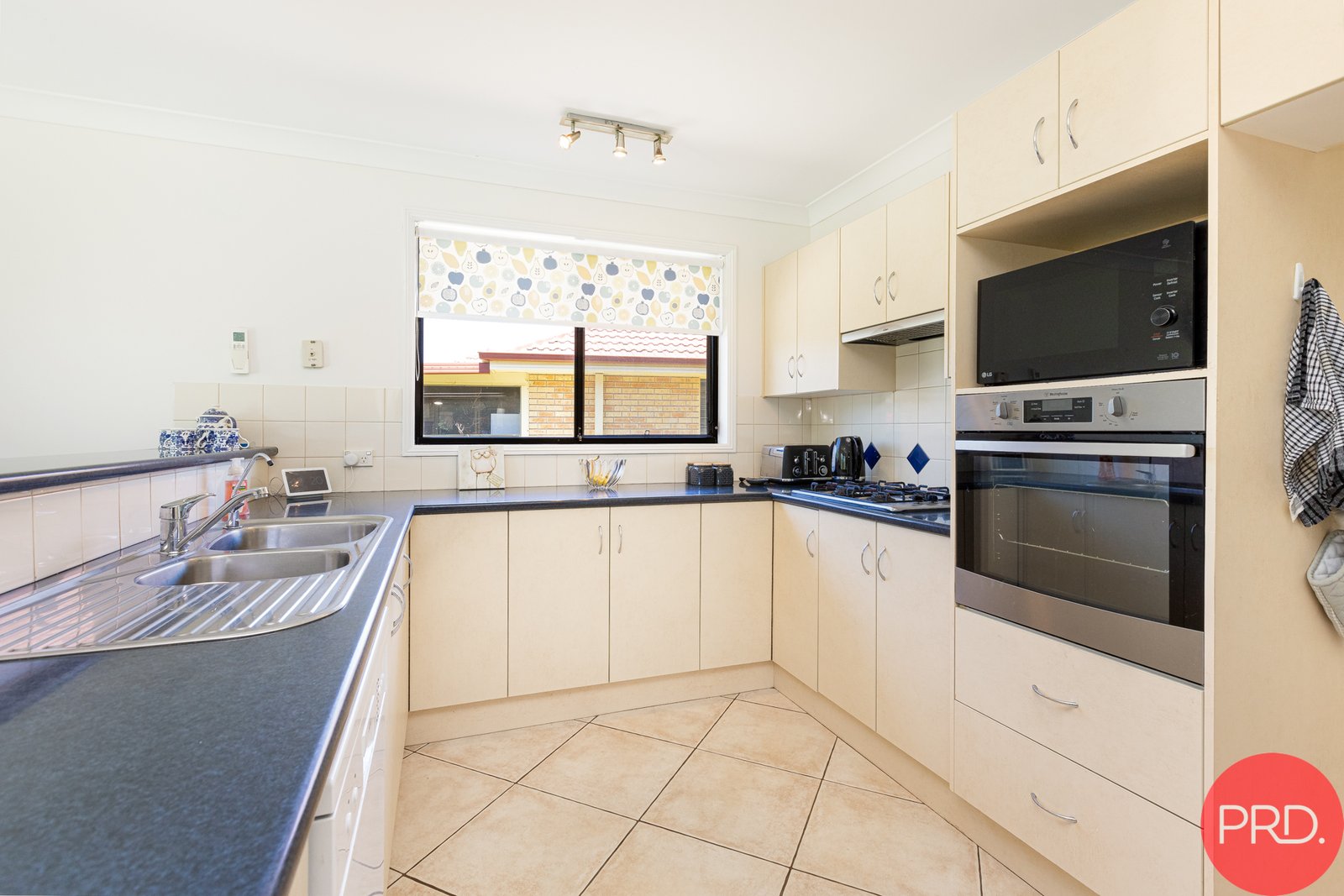 55 Streeton Drive METFORD 12