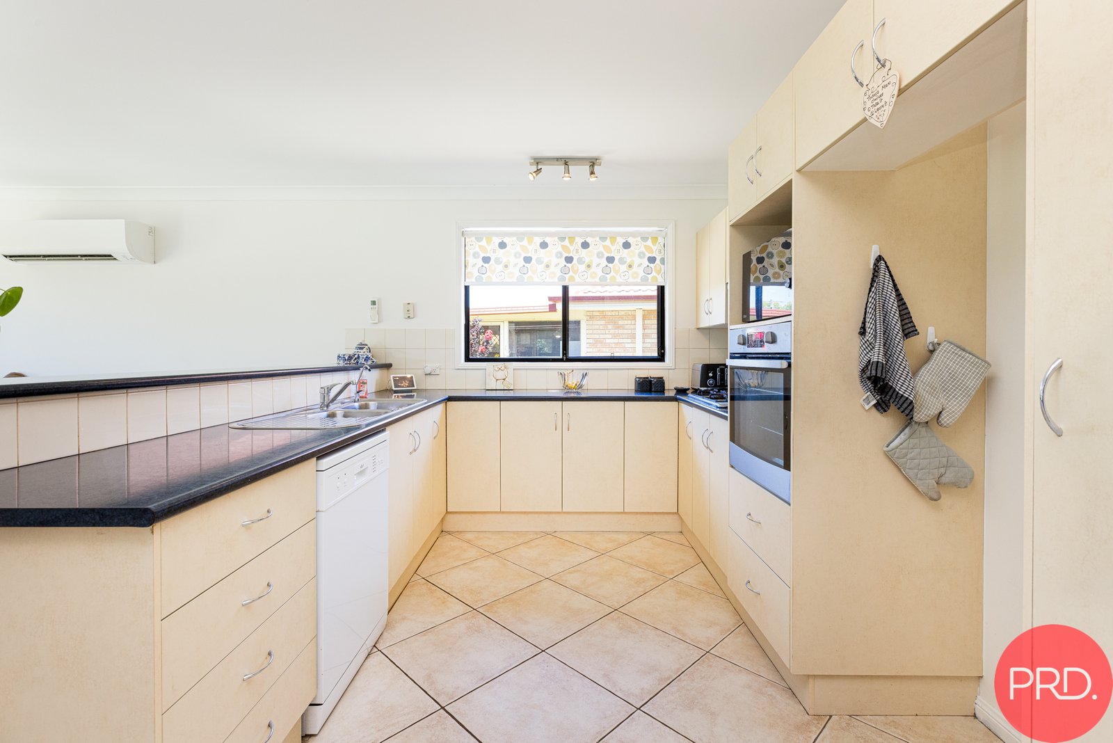 55 Streeton Drive METFORD 16