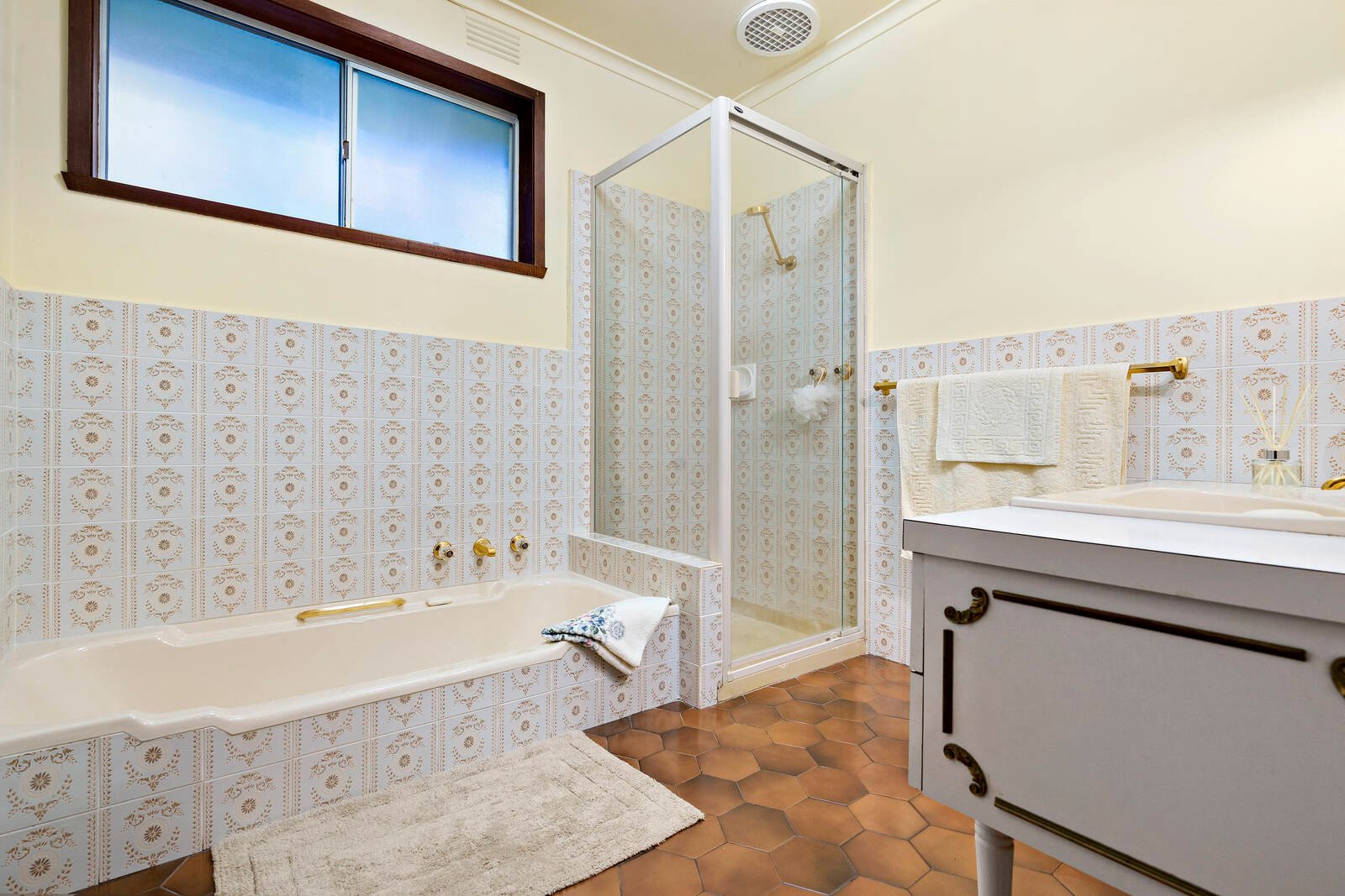 Real Estate and Property in 55 Tristania Street, Doncaster East, VIC