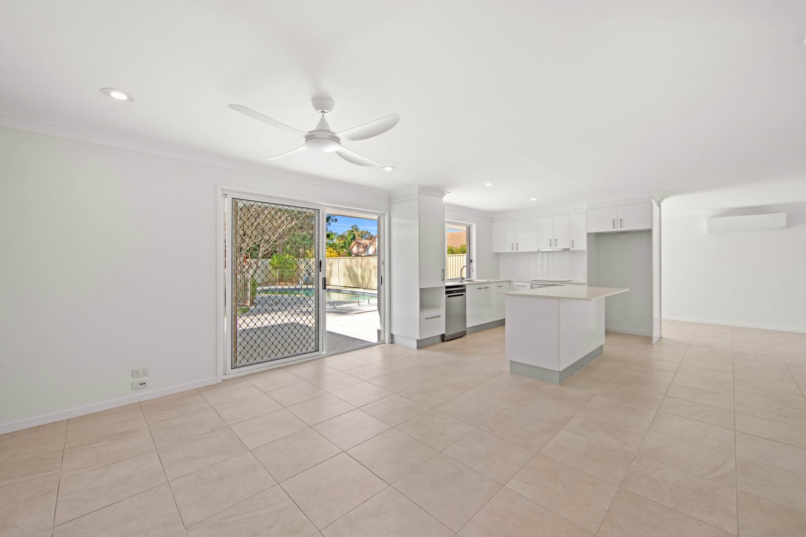 5/5 Warriewood Place ROBINA 3