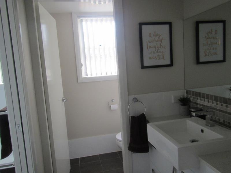 55 Warwick Road TAMWORTH 4