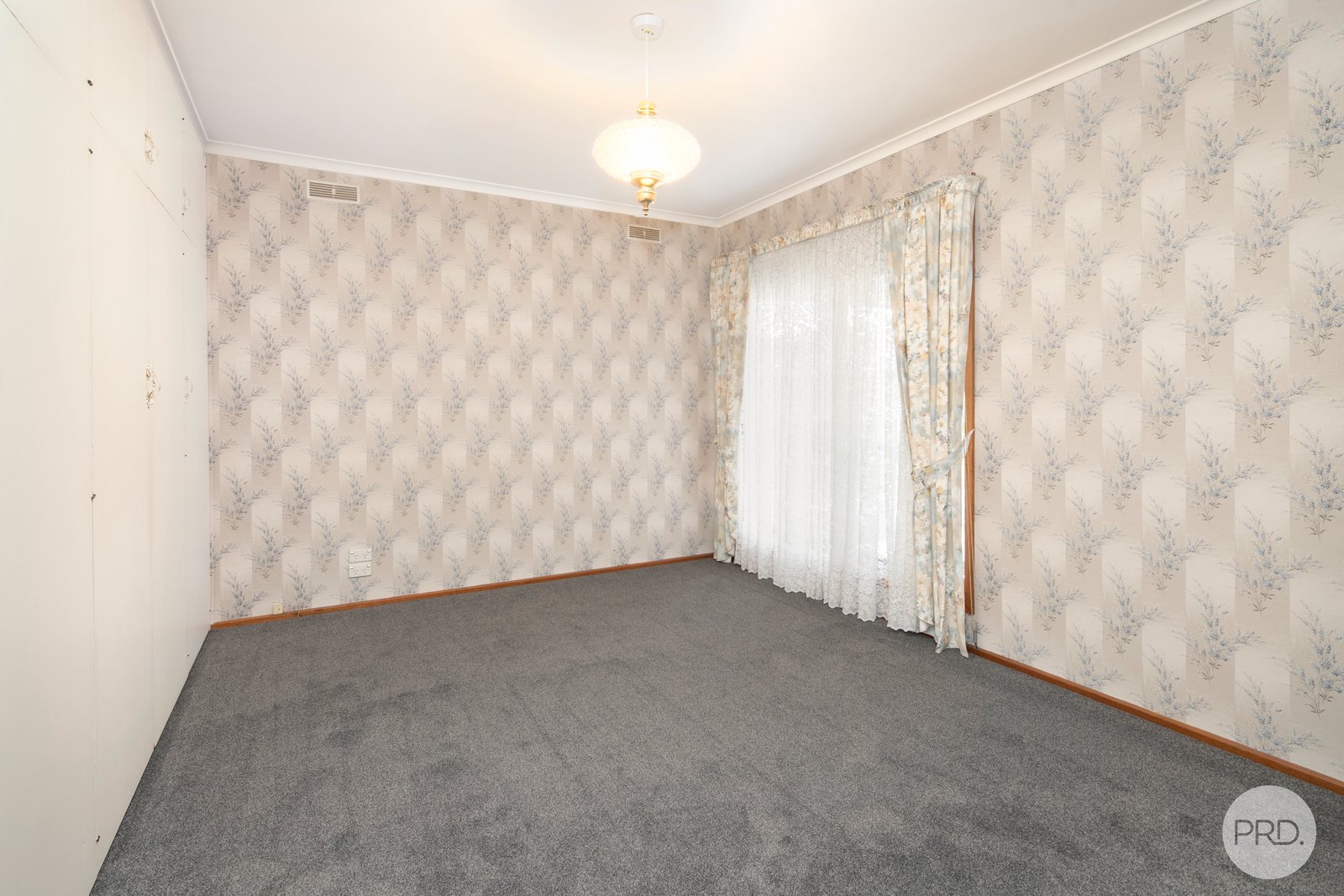 55 Whitelaw Avenue DELACOMBE 7