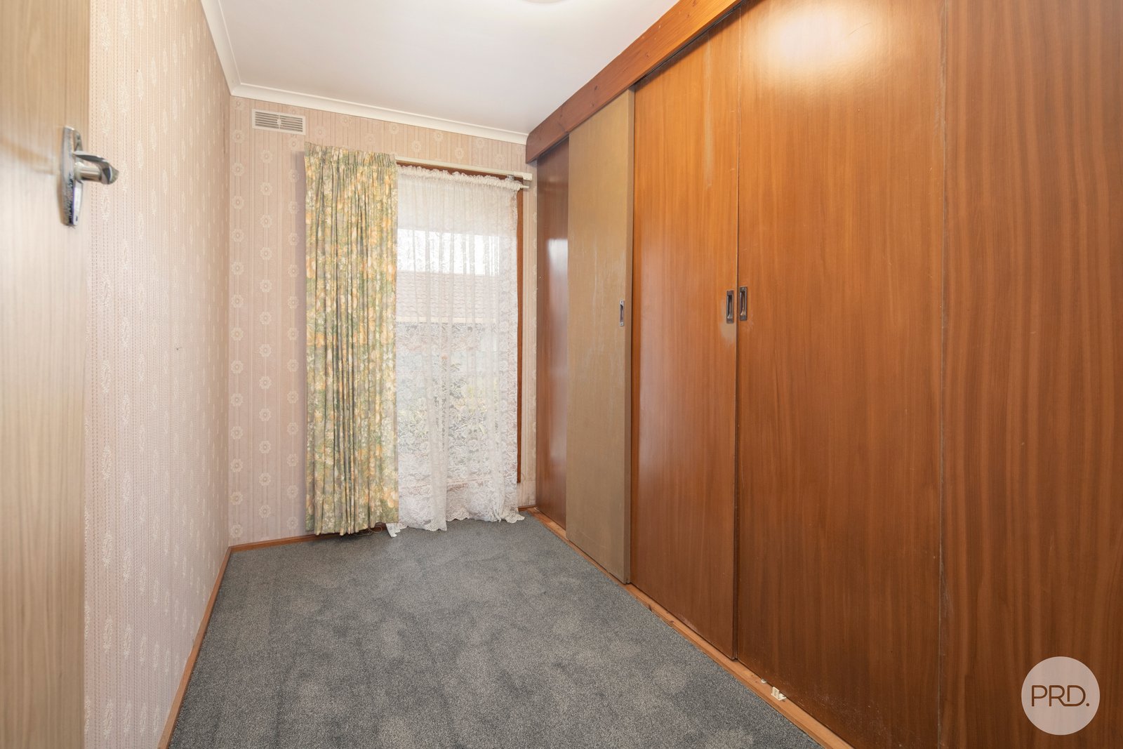55 Whitelaw Avenue DELACOMBE 8