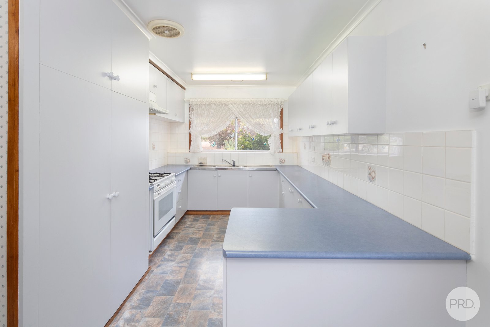 55 Whitelaw Avenue DELACOMBE 2