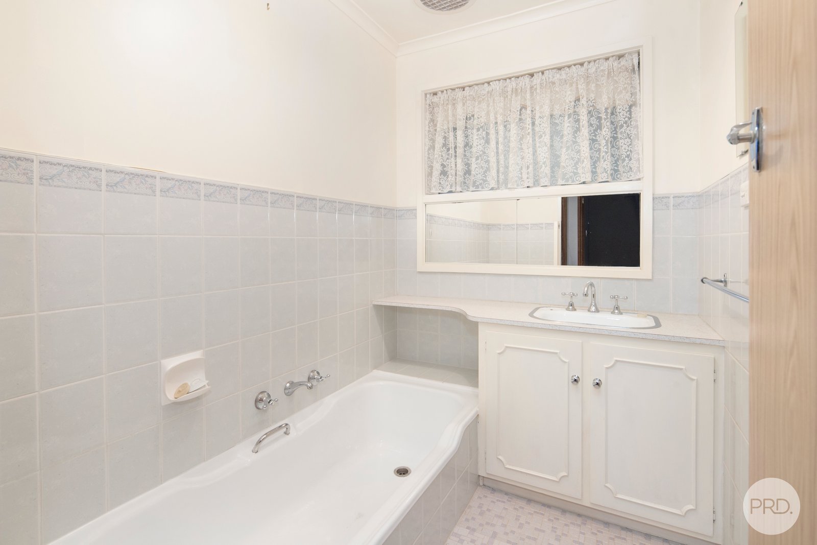 55 Whitelaw Avenue DELACOMBE 7