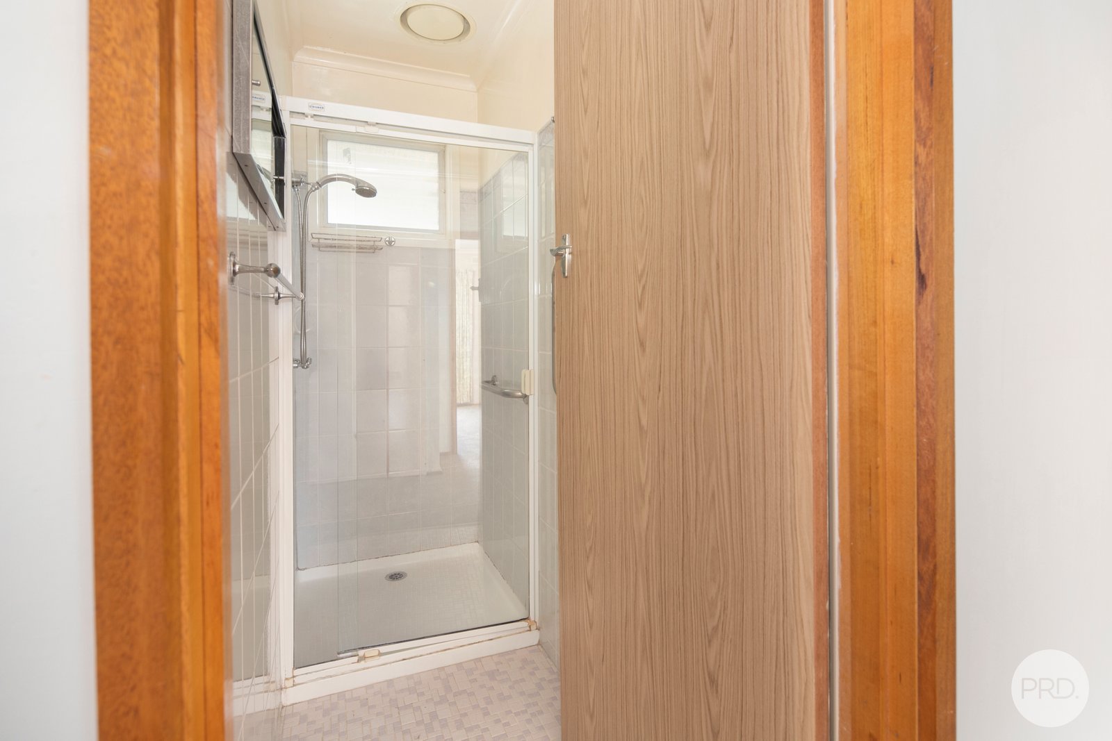 55 Whitelaw Avenue DELACOMBE 8